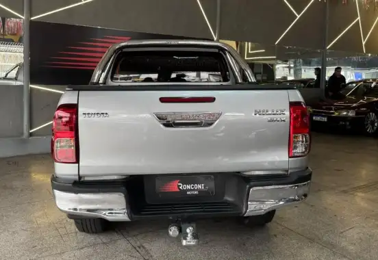 TOYOTA-HILUX-2015