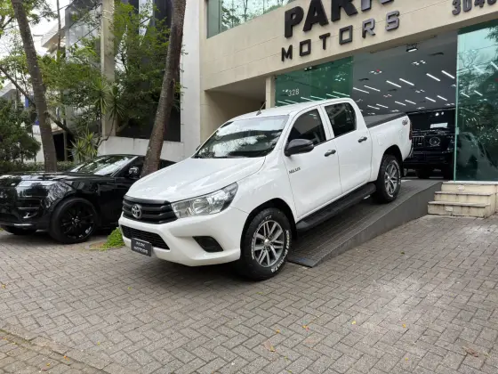 TOYOTA HILUX 2.8 STD 4X4 CD 16V DIESEL 4P MANUAL