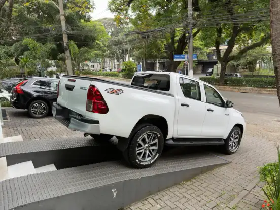 TOYOTA-HILUX-2019