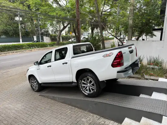 TOYOTA-HILUX-2019