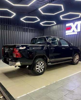 TOYOTA-HILUX-2016