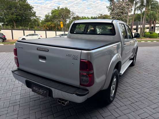 TOYOTA-HILUX-2.7 SR 4X2 CD 16V FLEX 4P AUTOMÁTICO TOYOTA-HILUX-2014