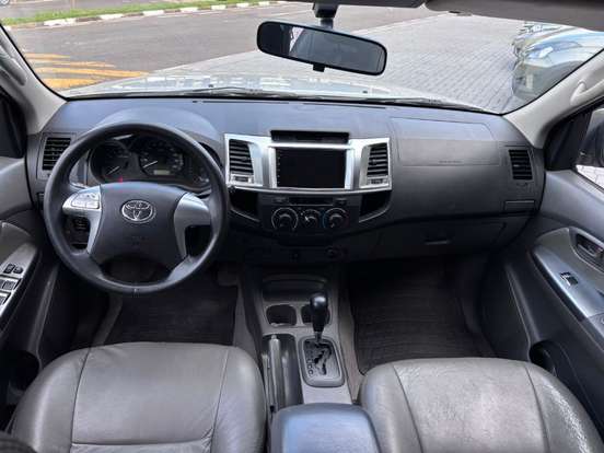 TOYOTA-HILUX-2014
