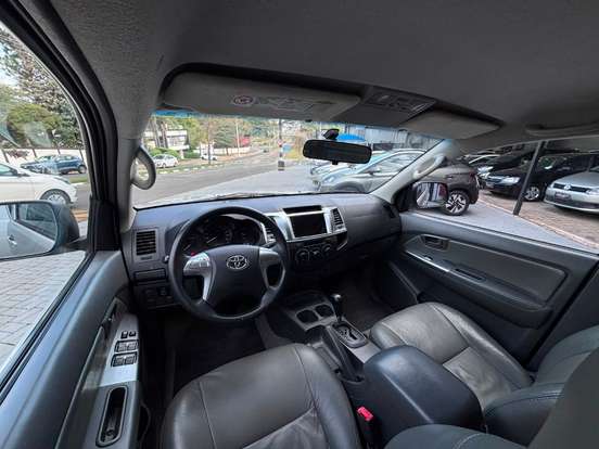 TOYOTA-HILUX-2014