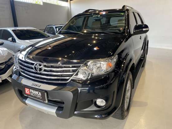 TOYOTA-HILUX-2.7 SR 4X2 CD 16V FLEX 4P AUTOMÁTICO TOYOTA-HILUX-2013