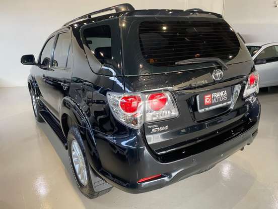 TOYOTA-HILUX-2.7 SR 4X2 CD 16V FLEX 4P AUTOMÁTICO TOYOTA-HILUX-2013