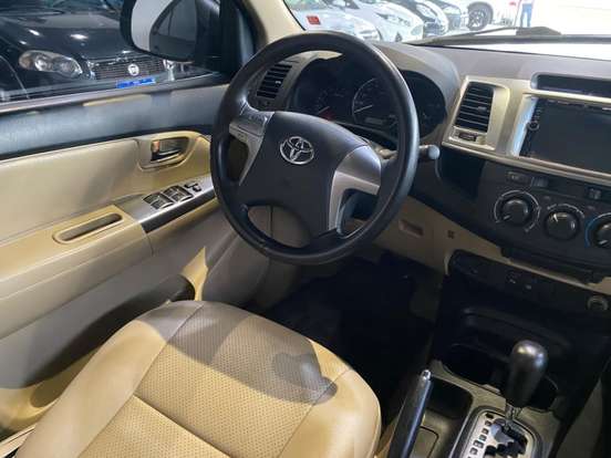 TOYOTA-HILUX-2013
