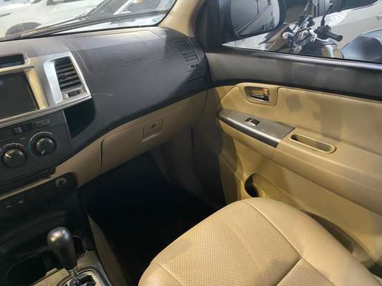 TOYOTA-HILUX-2.7 SR 4X2 CD 16V FLEX 4P AUTOMÁTICO TOYOTA-HILUX-2013