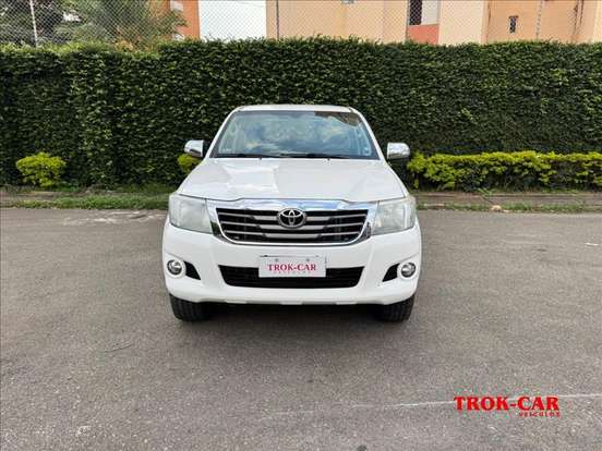 TOYOTA-HILUX-2014