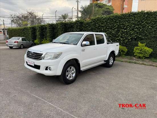 TOYOTA-HILUX-2.7 SRV 4X4 CD 16V FLEX 4P AUTOMÁTICO TOYOTA-HILUX-2014