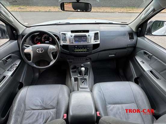TOYOTA-HILUX-2.7 SRV 4X4 CD 16V FLEX 4P AUTOMÁTICO TOYOTA-HILUX-2014
