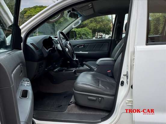 TOYOTA-HILUX-2.7 SRV 4X4 CD 16V FLEX 4P AUTOMÁTICO TOYOTA-HILUX-2014