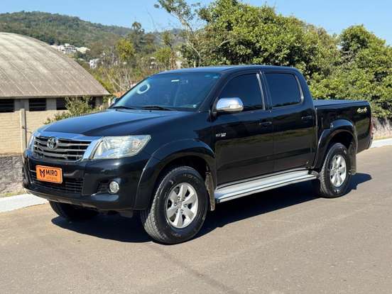 TOYOTA-HILUX-2012