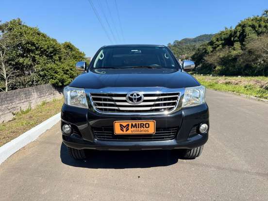 TOYOTA-HILUX-2012