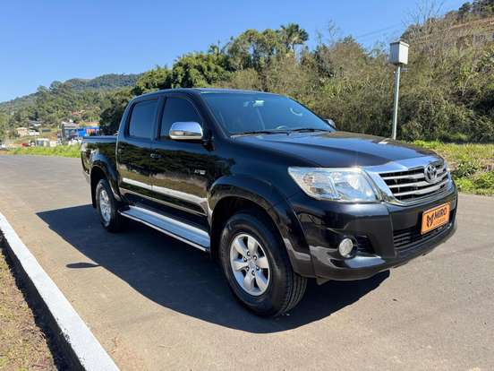 TOYOTA-HILUX-2.7 SRV 4X4 CD 16V FLEX 4P AUTOMÁTICO TOYOTA-HILUX-2012