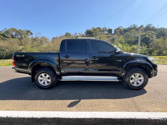 TOYOTA-HILUX-2012