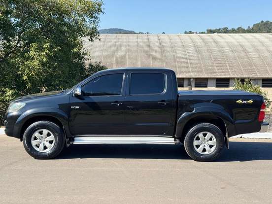 TOYOTA-HILUX-2012