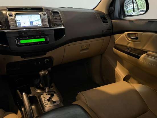 TOYOTA-HILUX-2.7 SRV 4X4 CD 16V FLEX 4P AUTOMÁTICO TOYOTA-HILUX-2015