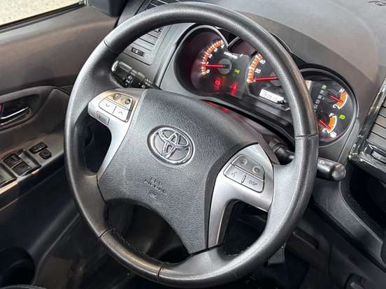 TOYOTA-HILUX-2.7 SRV 4X4 CD 16V FLEX 4P AUTOMÁTICO TOYOTA-HILUX-2014