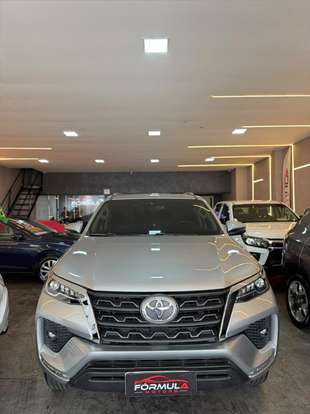 TOYOTA-HILUX-2021