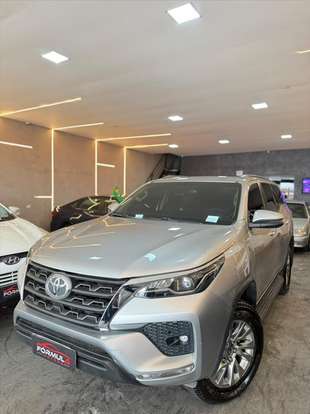 TOYOTA-HILUX-2021