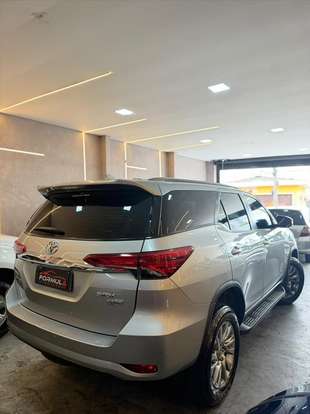 TOYOTA-HILUX-2021