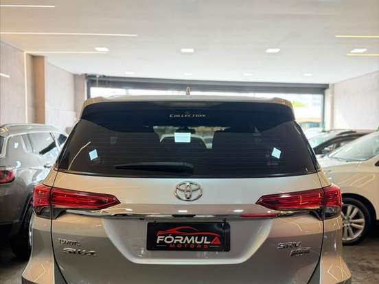 TOYOTA-HILUX-2.7 VVT-i FLEX CD SRV 4X4 AUTOMÁTICO TOYOTA-HILUX-2021