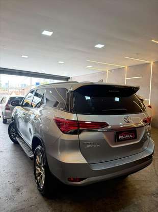 TOYOTA-HILUX-2021