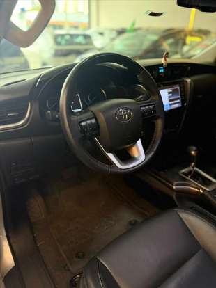 TOYOTA-HILUX-2021