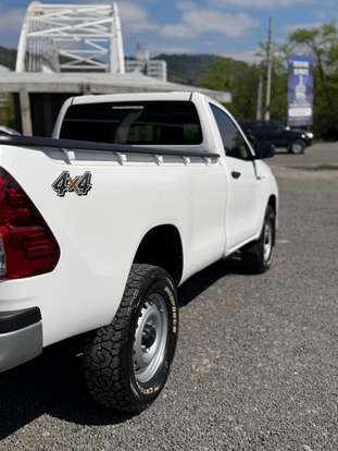 TOYOTA-HILUX-2019