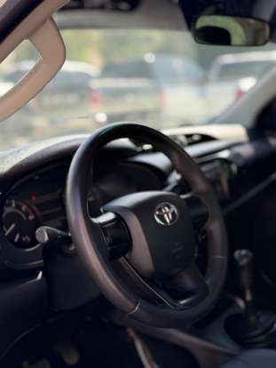 TOYOTA-HILUX-2019