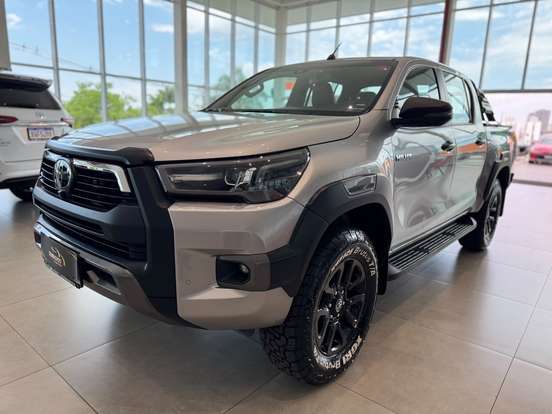 TOYOTA-HILUX-2023