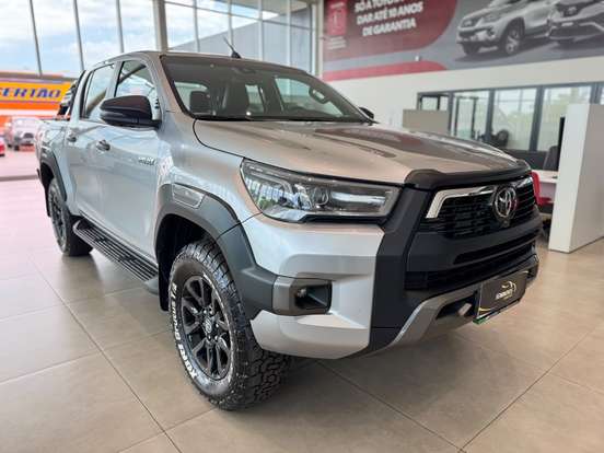 TOYOTA-HILUX-2.8 D-4D TURBO DIESEL CD CONQUEST 4X4 AUTOMÁTICO TOYOTA-HILUX-2023
