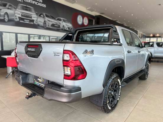 TOYOTA-HILUX-2023