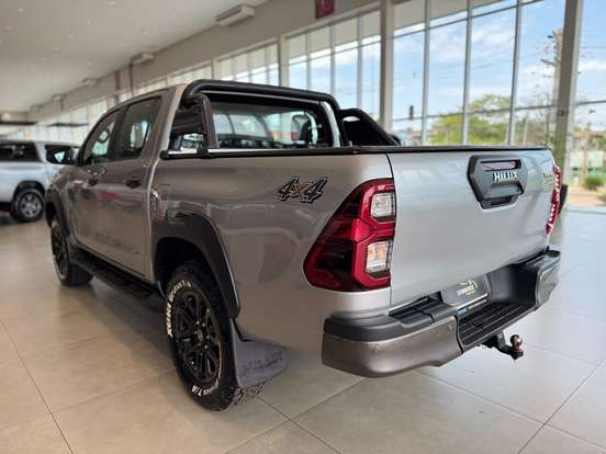 TOYOTA-HILUX-2.8 D-4D TURBO DIESEL CD CONQUEST 4X4 AUTOMÁTICO TOYOTA-HILUX-2023