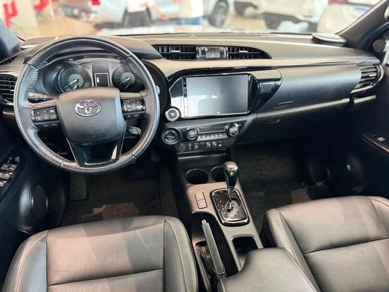 TOYOTA-HILUX-2.8 D-4D TURBO DIESEL CD CONQUEST 4X4 AUTOMÁTICO TOYOTA-HILUX-2023