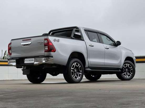 TOYOTA-HILUX-2025