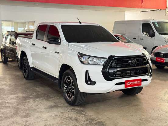 TOYOTA-HILUX-2022