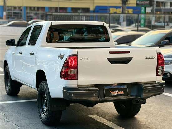 TOYOTA-HILUX-2.8 D-4D TURBO DIESEL CD POWER PACK 4X4 MANUAL TOYOTA-HILUX-2023