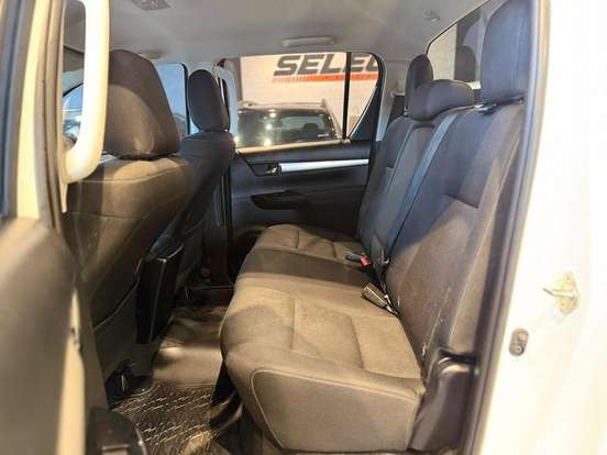TOYOTA-HILUX-2023