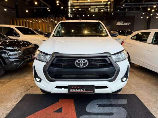 TOYOTA-HILUX-2023