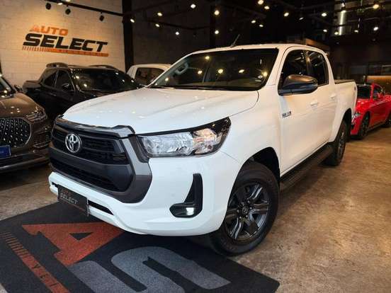TOYOTA-HILUX-2023