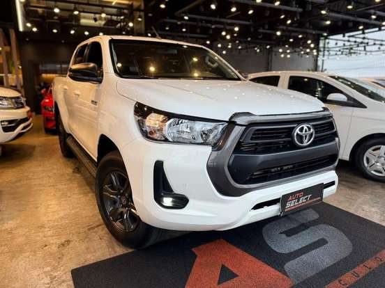 TOYOTA-HILUX-2.8 D-4D TURBO DIESEL CD SR 4X4 AUTOMÁTICO TOYOTA-HILUX-2023
