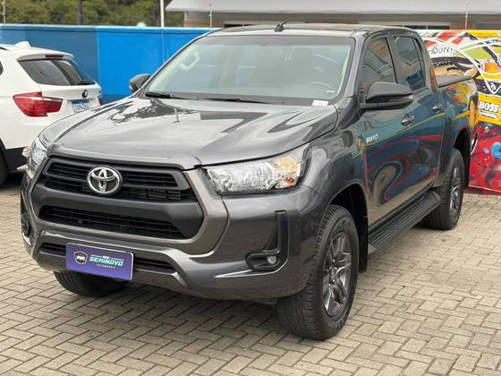 TOYOTA HILUX 2.8 D-4D TURBO DIESEL CD SR 4X4 AUTOMÁTICO