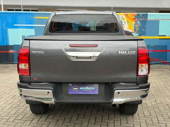 TOYOTA-HILUX-2024