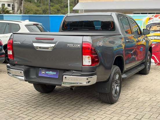 TOYOTA-HILUX-2.8 D-4D TURBO DIESEL CD SR 4X4 AUTOMÁTICO TOYOTA-HILUX-2024