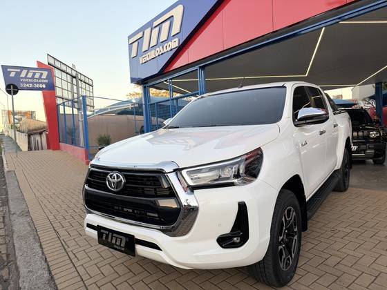 TOYOTA HILUX 2.8 D-4D TURBO DIESEL CD SRV 4X4 AUTOMÁTICO
