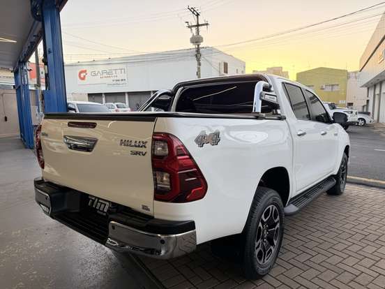 TOYOTA-HILUX-2024