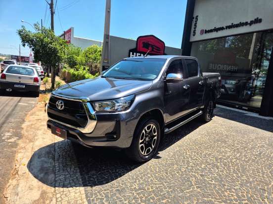 TOYOTA-HILUX-2021