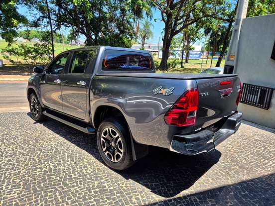 TOYOTA-HILUX-2.8 D-4D TURBO DIESEL CD SRV 4X4 AUTOMÁTICO TOYOTA-HILUX-2021